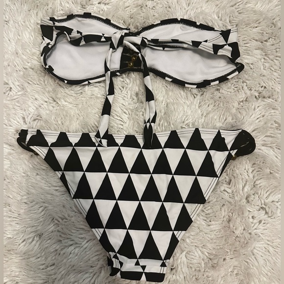- New geometric design bikini medium - Picture 5 of 5